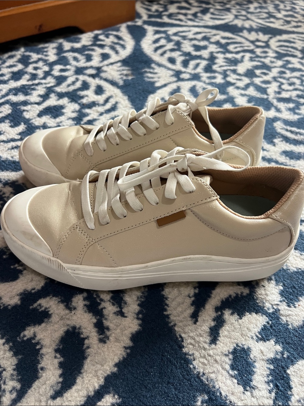 Dr. Scholl's Women's Sneakers in Light Champagne shimmer